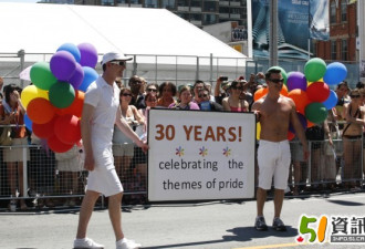130万人参加30届多伦多同性恋大游行