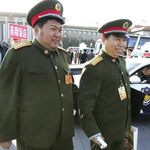 毛新宇(左)2008年参加政协会议