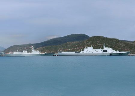 资料图:在军港内停泊的南海舰队最新锐战舰。