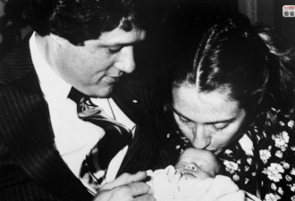 切尔西·克林顿：第一女儿的孤独18年