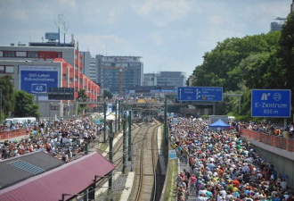 德国200万人在高速路上享受休闲时光