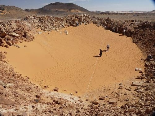 世界上保存最完整的陨石坑是通过google Earth发现的 / Jandan.net
