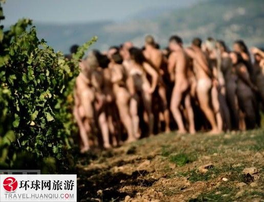 全球各地盛大的多人裸体行为艺术