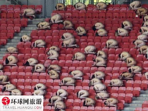 全球各地盛大的多人裸体行为艺术