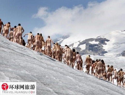 全球各地盛大的多人裸体行为艺术