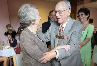 97岁新郎迎娶87岁新娘 最老新婚夫妇