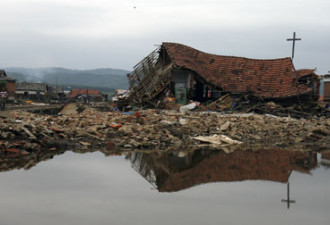 直击：吉林省洪灾现状，整个村庄被毁