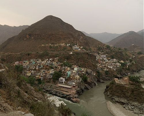 戴瓦帕雅嘎（DevPrayag），两条溪流汇聚成恒河，印度的圣神之水从此奔流而下。