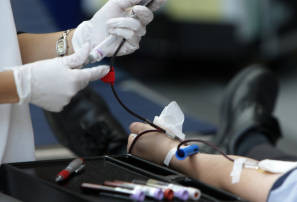 安省高院禁止同性恋男子献血引发争议