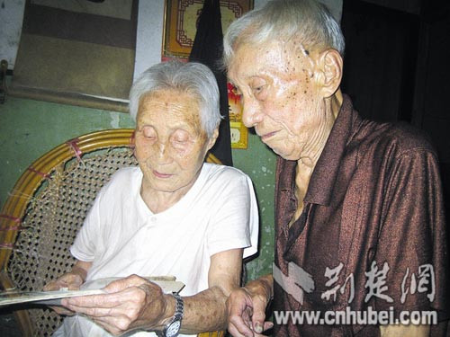 台湾老兵与湖北妻子离别36年写五百万字情书