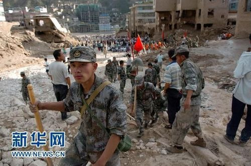 甘肃舟曲泥石流已致127人遇难1294人失踪