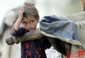 组图：特大洪灾下的巴基斯坦穷苦民众