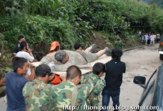 云南泥石流恐怖现场：村庄遭灭顶之灾