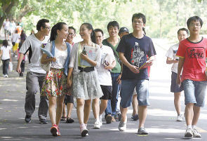 灿烂如花惹人爱 重庆大学有对孪生美女