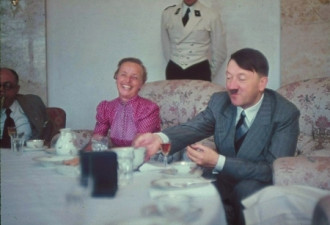 希特勒罕见生活照 为避免被毁埋地下