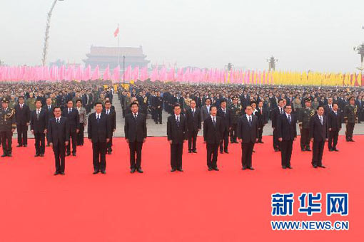 胡锦涛等向人民英雄纪念碑敬献花篮