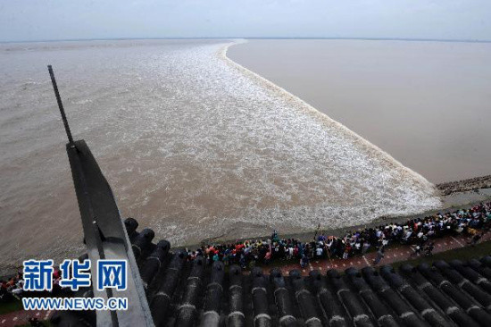 钱塘江今日可能出现8年来最大潮涌(组图)