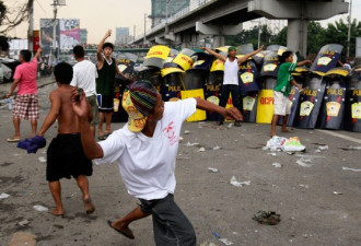 火爆！菲律宾贫民窟爆发暴力拆迁大战