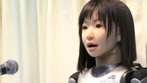 可模仿人类唱歌的美女机器人