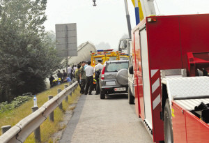 南京高速大雾追尾17人死，23人受伤