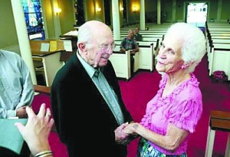 85岁剩女告别单身 与新郎相识了40年