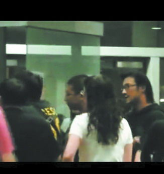 汪峰带吉他登机被拒 咆哮要砸香港机场(图)