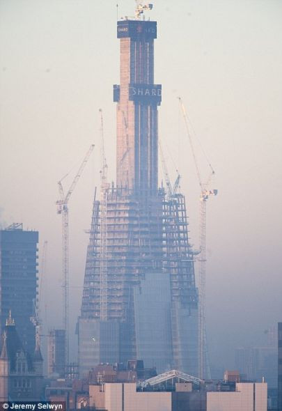 夏德伦敦桥已取代770英尺高的金丝雀码头塔,成为英国最高建筑,落成后的高度将达到1017英尺。