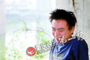 贪赌输掉几百万 富二代睡进桥洞 看他落魄成什么样(组图)