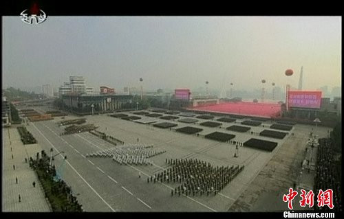 朝鲜举行盛大阅兵式庆祝劳动党建党65周年