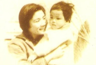 王菲儿时与母亲合影：脱俗气质胜妈妈
