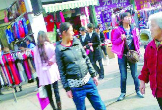 肆无忌惮：实拍郑州街头女贼行窃全程