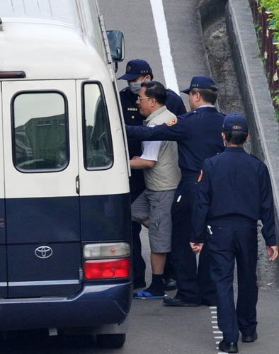 图：陈水扁在台北看守所搭囚车移监服刑