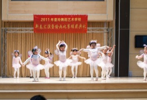 蔓玲舞蹈艺术学校成功举行了迎春汇演