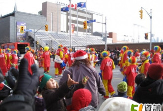节日前奏：观看106届圣诞老人大游行