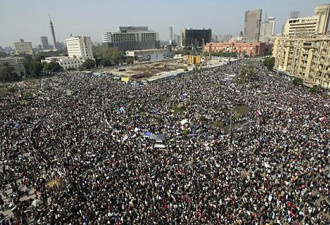埃及人涌向解放广场参加百万人大游行