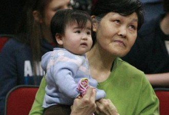 巨人奶爸 姚明笑言女儿可爱还不会说话