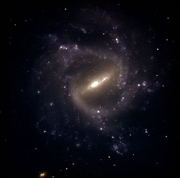  NGC 1073螺旋星系