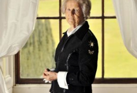 9旬公爵夫人遇75岁老人求婚 向治安求救