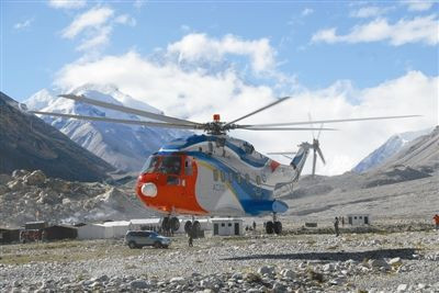 中国国产AC313直升机高原试飞中成功登陆珠峰大本营(图)