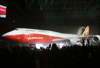 波音新型大运力747-8洲际飞机正式亮相