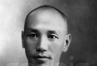 青年蒋介石在日本军营低三下四的生活