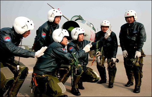 中国歼击机飞行员培养过程大公开：“纯净”得要命(组图)