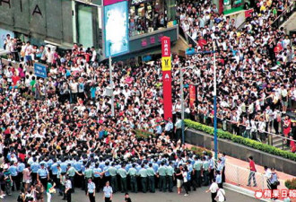 中国爆发茉莉花革命抗议 军警出动抓人