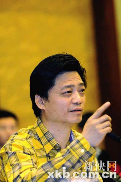 崔永元称洛杉矶手机9.9美元包打一年,油价比中国便宜两块
