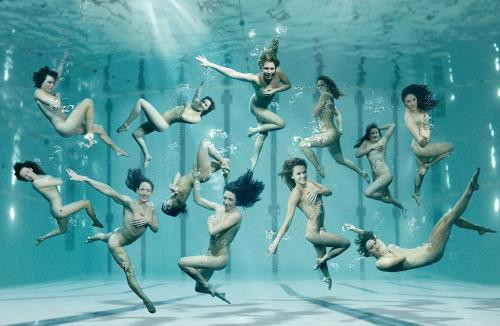 英国女子奥运水军全裸出镜拍摄照片。