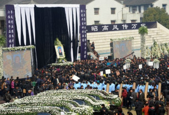 现场：浙江富豪花500万为母操办的葬礼