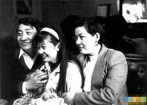 曝姜昆漂亮女儿姜珊近照 在父亲支持下开公司(多图)