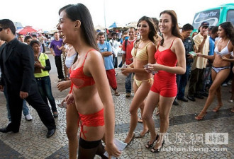 巴西内衣节女模清凉上街 引来市民狂拍