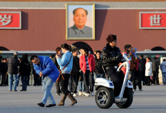 两会花絮：巡警明星代表与新闻发言人