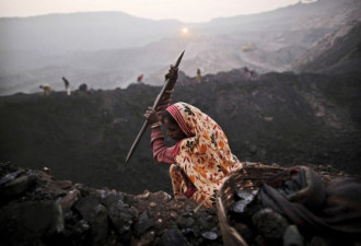 真惨！直击印度非法采煤者的艰难生活